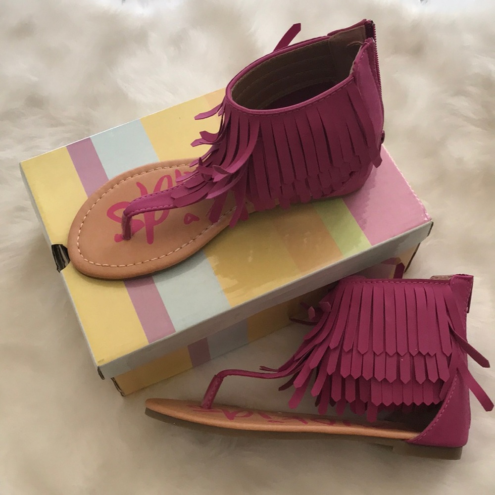 🎀 Yoki Kids Fuschia Nada Fringe Sandal 🎀